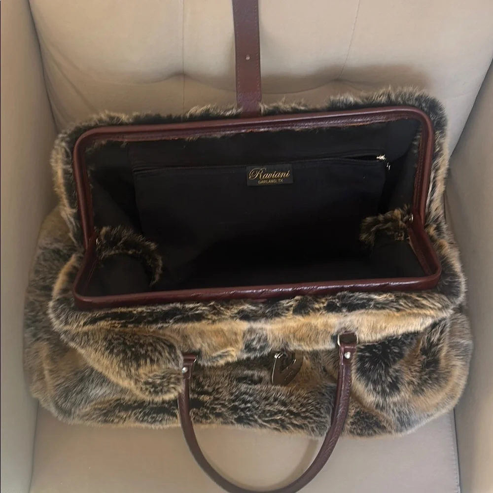 Luxurious Faux Fur Handbag with Brown Accents - Picture 3 of 9